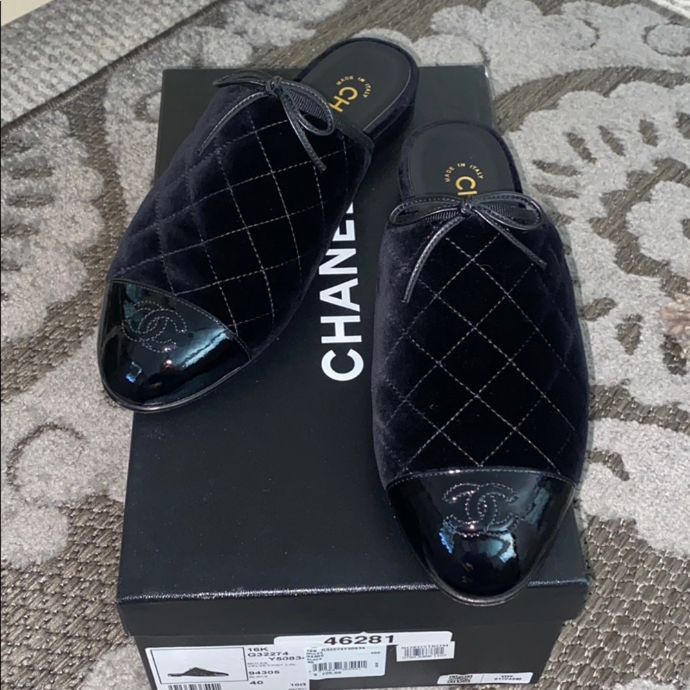 🎉CHANEL Black Velvet Mules size 40🖤